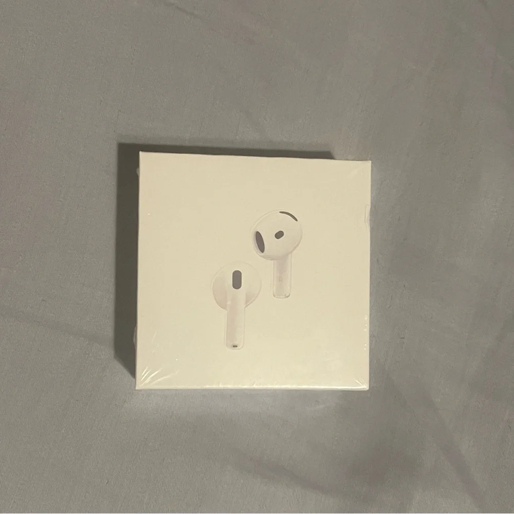 Apple AirPods with Charging Case